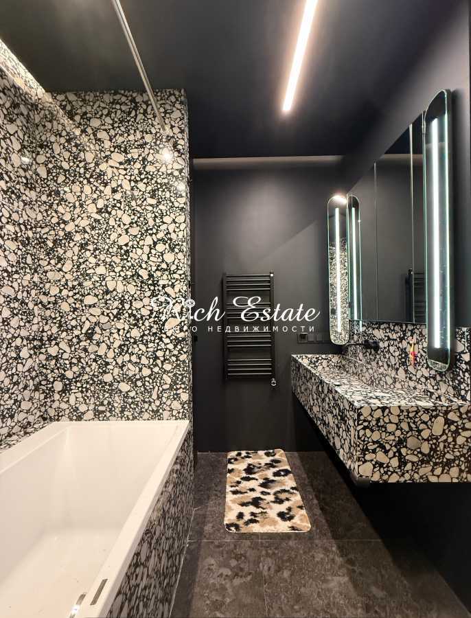 Продаж 3-кімнатної квартири 105 м², Садова вул., 5А
