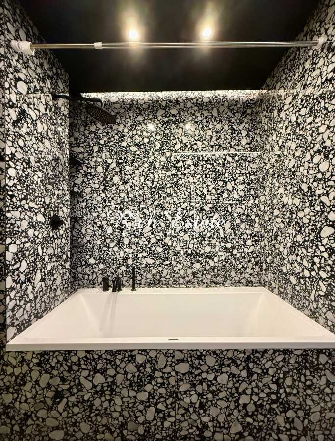 Продаж 3-кімнатної квартири 105 м², Садова вул., 5А
