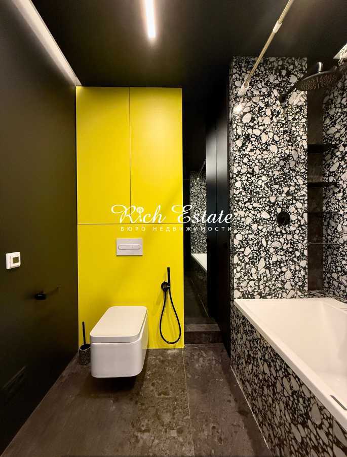 Продаж 3-кімнатної квартири 105 м², Садова вул., 5А