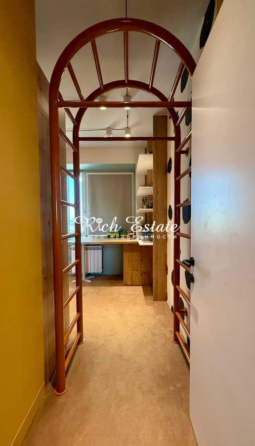 Продаж 3-кімнатної квартири 105 м², Садова вул., 5А