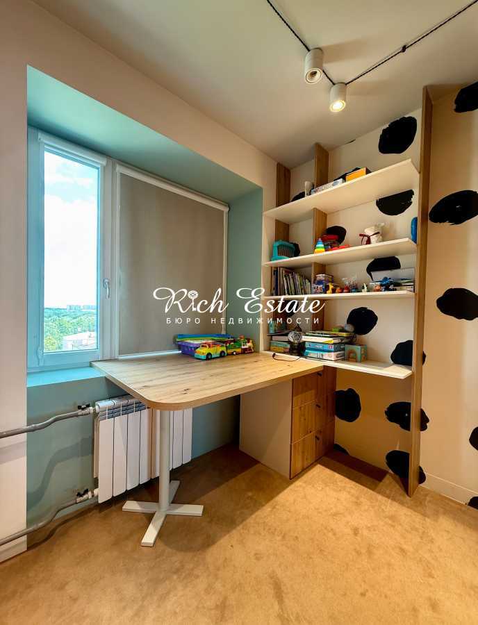 Продаж 3-кімнатної квартири 105 м², Садова вул., 5А
