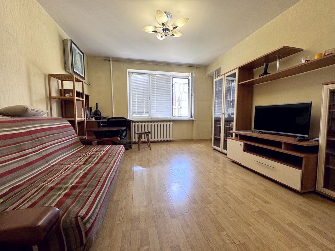 Продаж 2-кімнатної квартири 50 м², Терещенковська вул., 4
