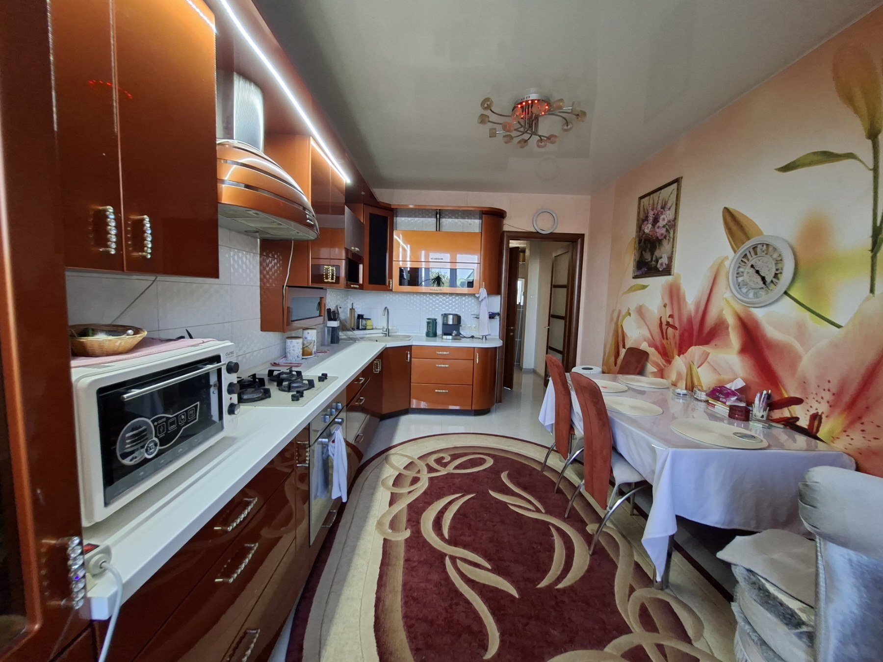 Продаж 3-кімнатної квартири 93 м², Макарова вул.