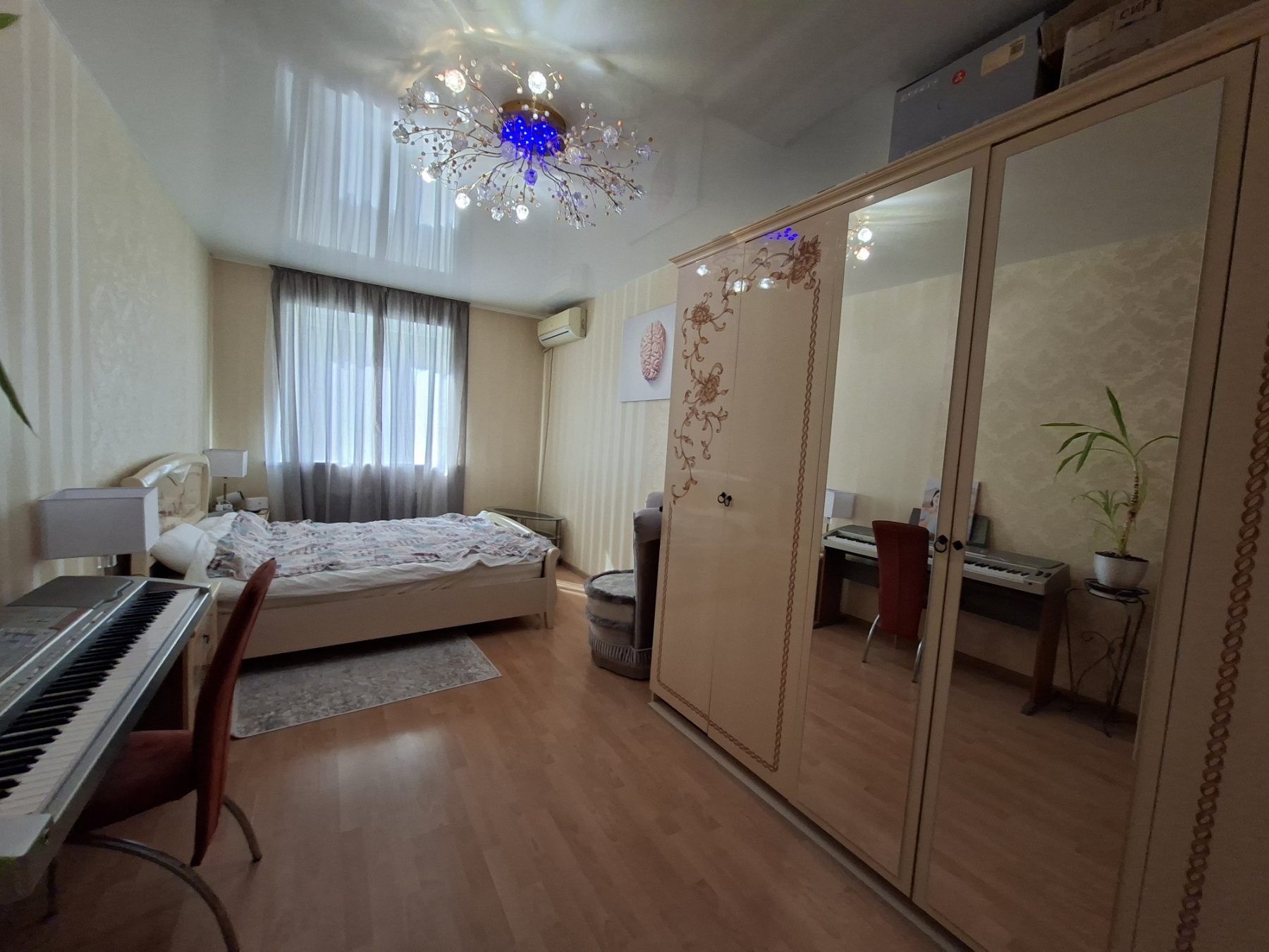 Продаж 3-кімнатної квартири 93 м², Макарова вул.