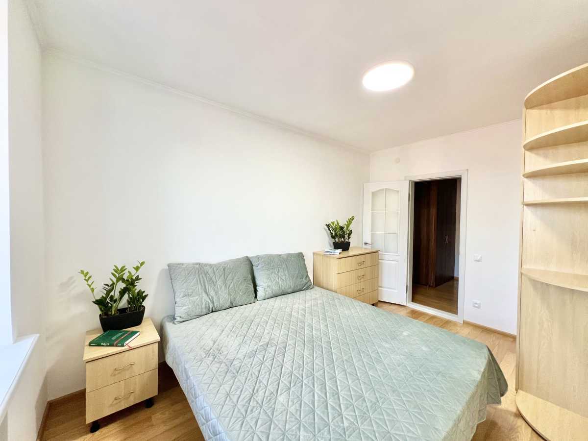 Продаж 2-кімнатної квартири 58 м², Українська вул.