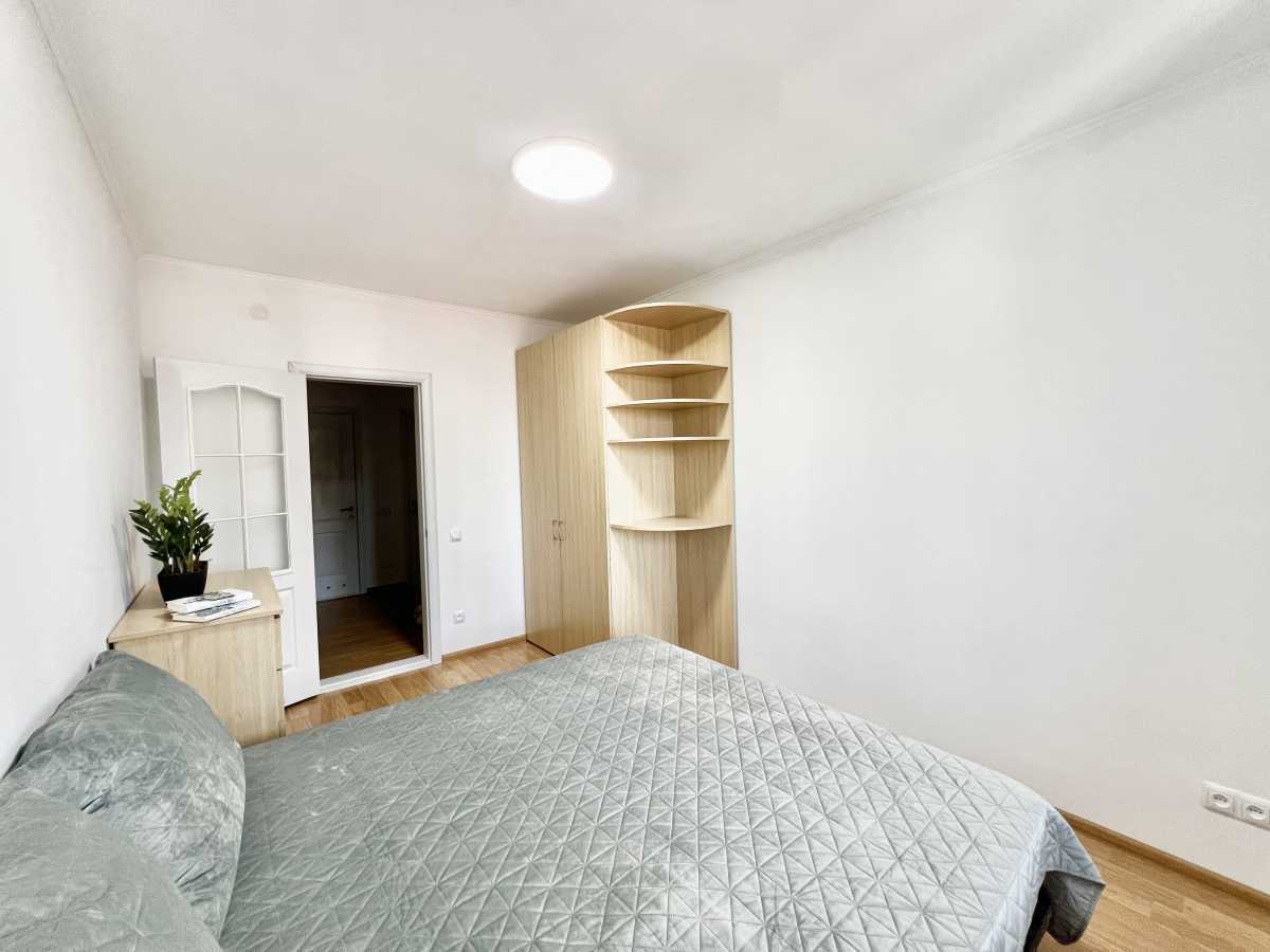 Продаж 2-кімнатної квартири 58 м², Українська вул.