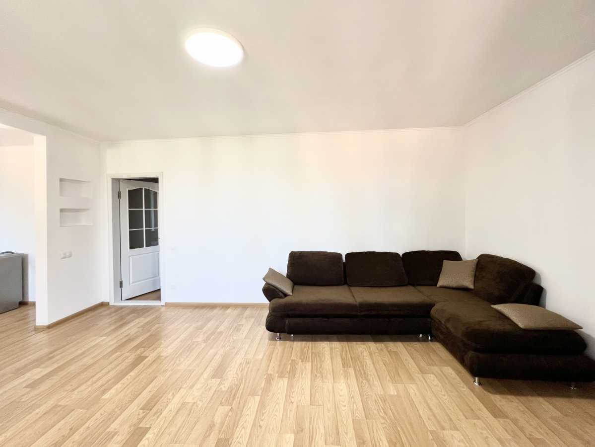Продаж 2-кімнатної квартири 58 м², Українська вул.