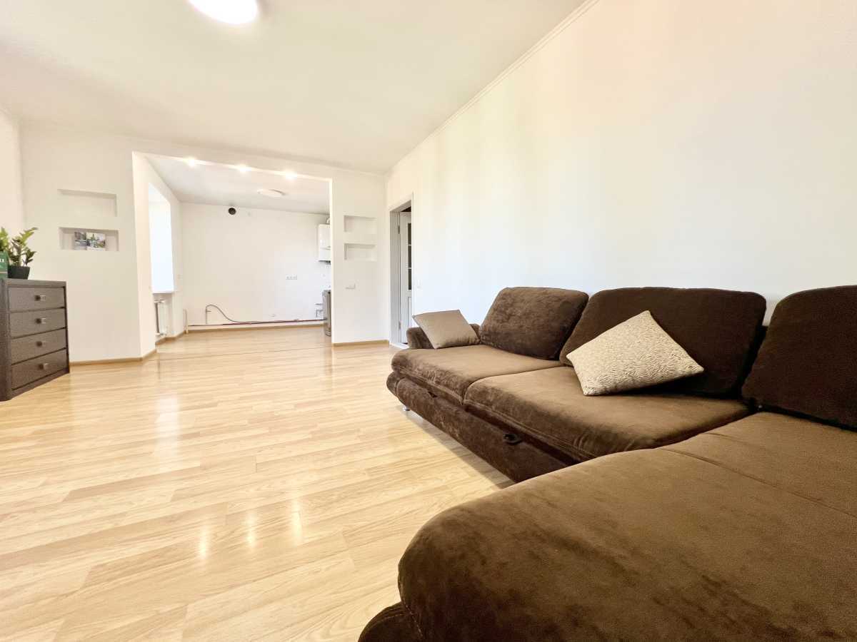 Продаж 2-кімнатної квартири 58 м², Українська вул.