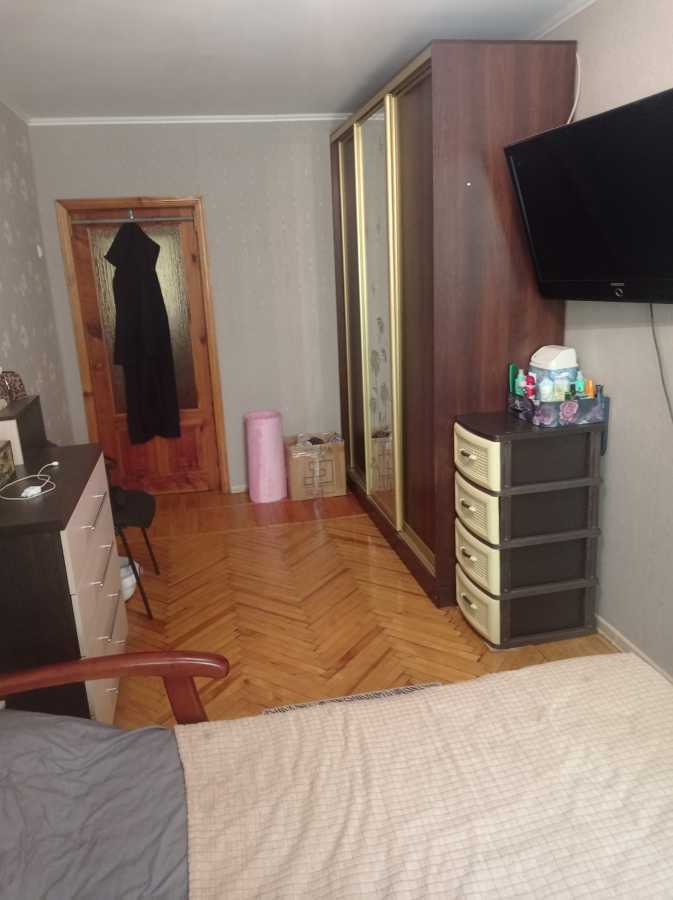 Продажа 3-комнатной квартиры 59 м², Генерала Момота ул., 10