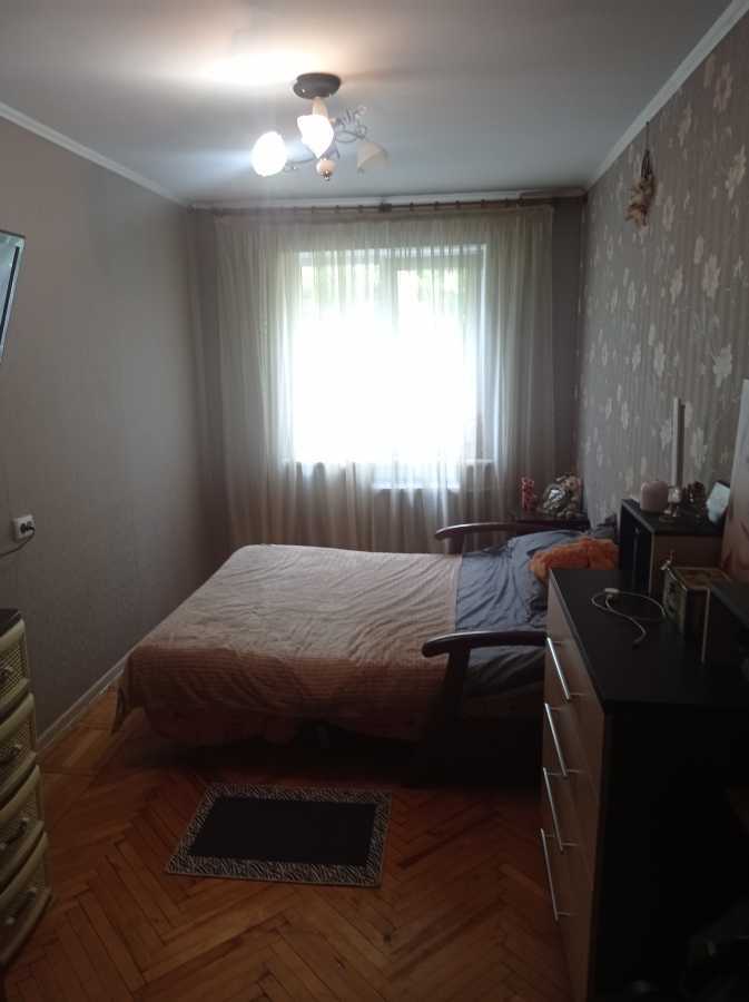 Продажа 3-комнатной квартиры 59 м², Генерала Момота ул., 10