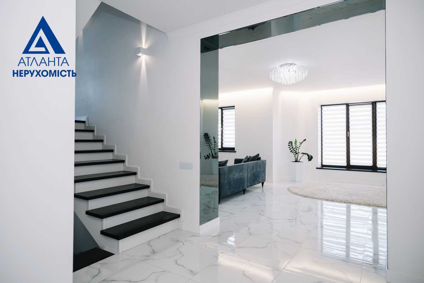 Продаж будинку 291 м²