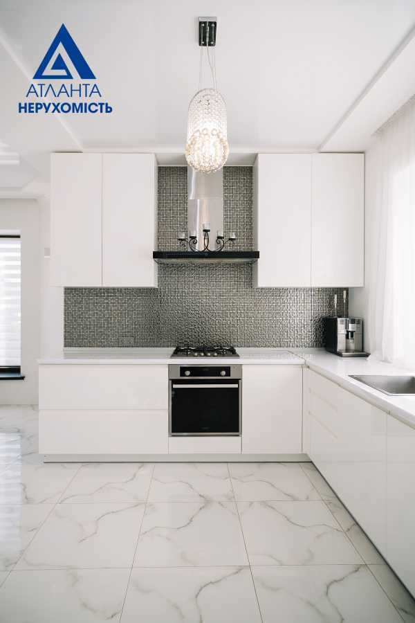 Продаж будинку 291 м²