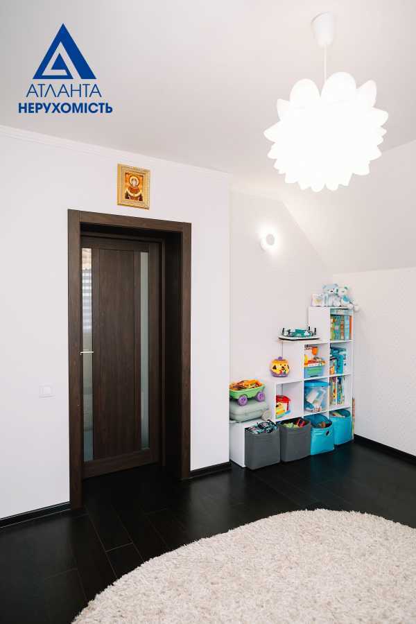 Продаж будинку 291 м²