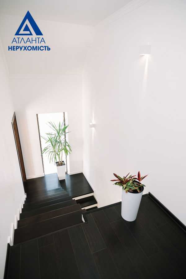Продаж будинку 291 м²