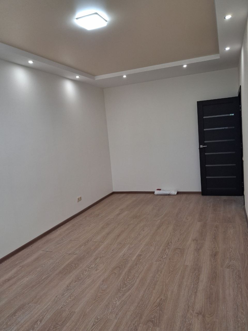 Продажа 2-комнатной квартиры 61 м², Комарова ул., 40Б/1