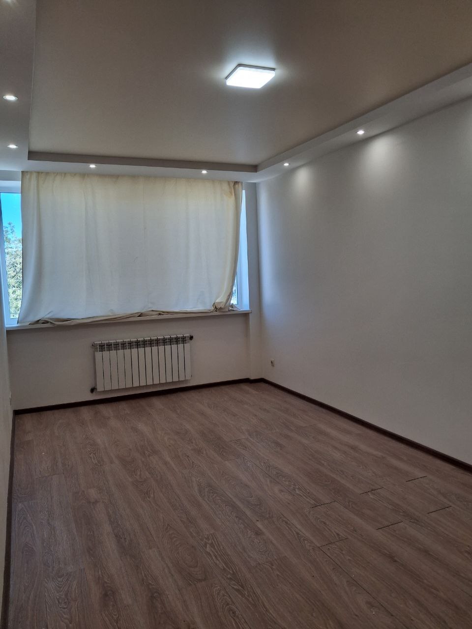 Продажа 2-комнатной квартиры 61 м², Комарова ул., 40Б/1