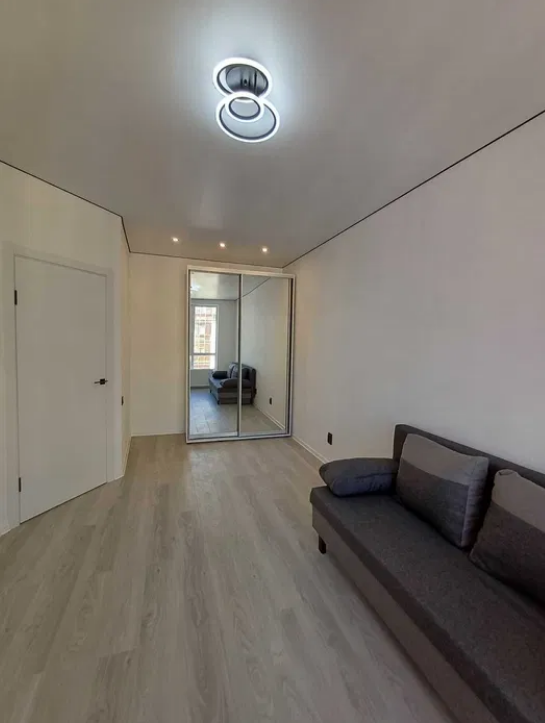 Продажа 1-комнатной квартиры 37 м², Жемчужная ул.