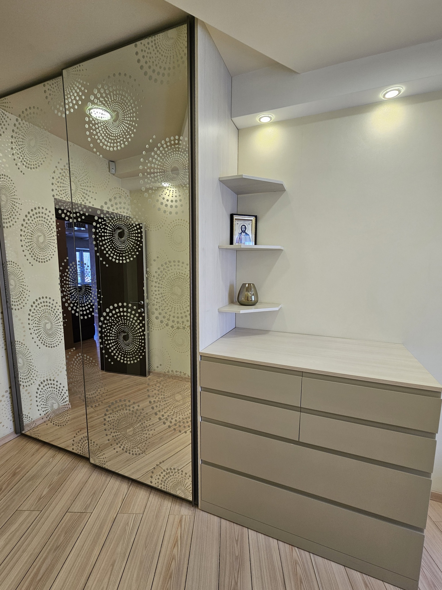 Продаж студії 57.6 м², Михайла Грушевського вул., 54