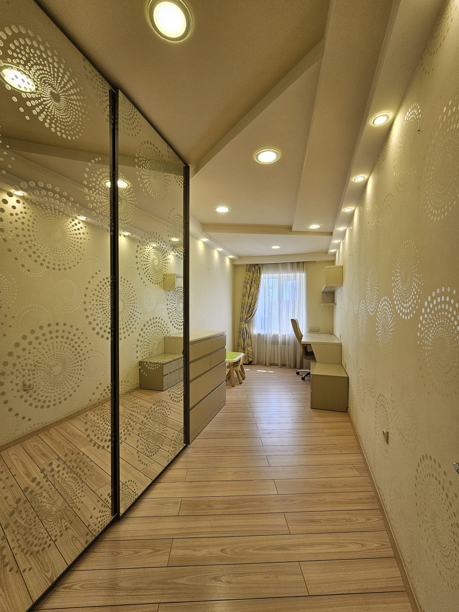 Продаж студії 57.6 м², Михайла Грушевського вул., 54
