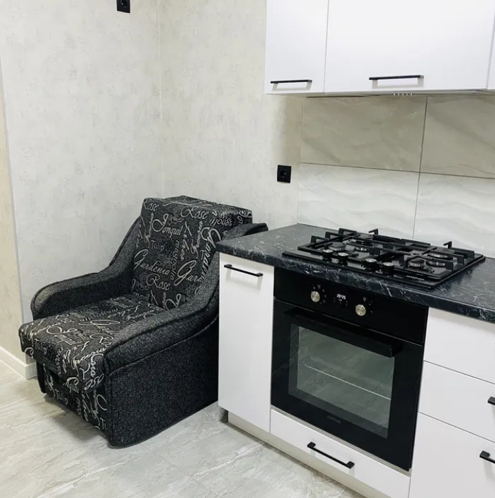 Продаж 1-кімнатної квартири 40 м², Грушевского Михаила вул.