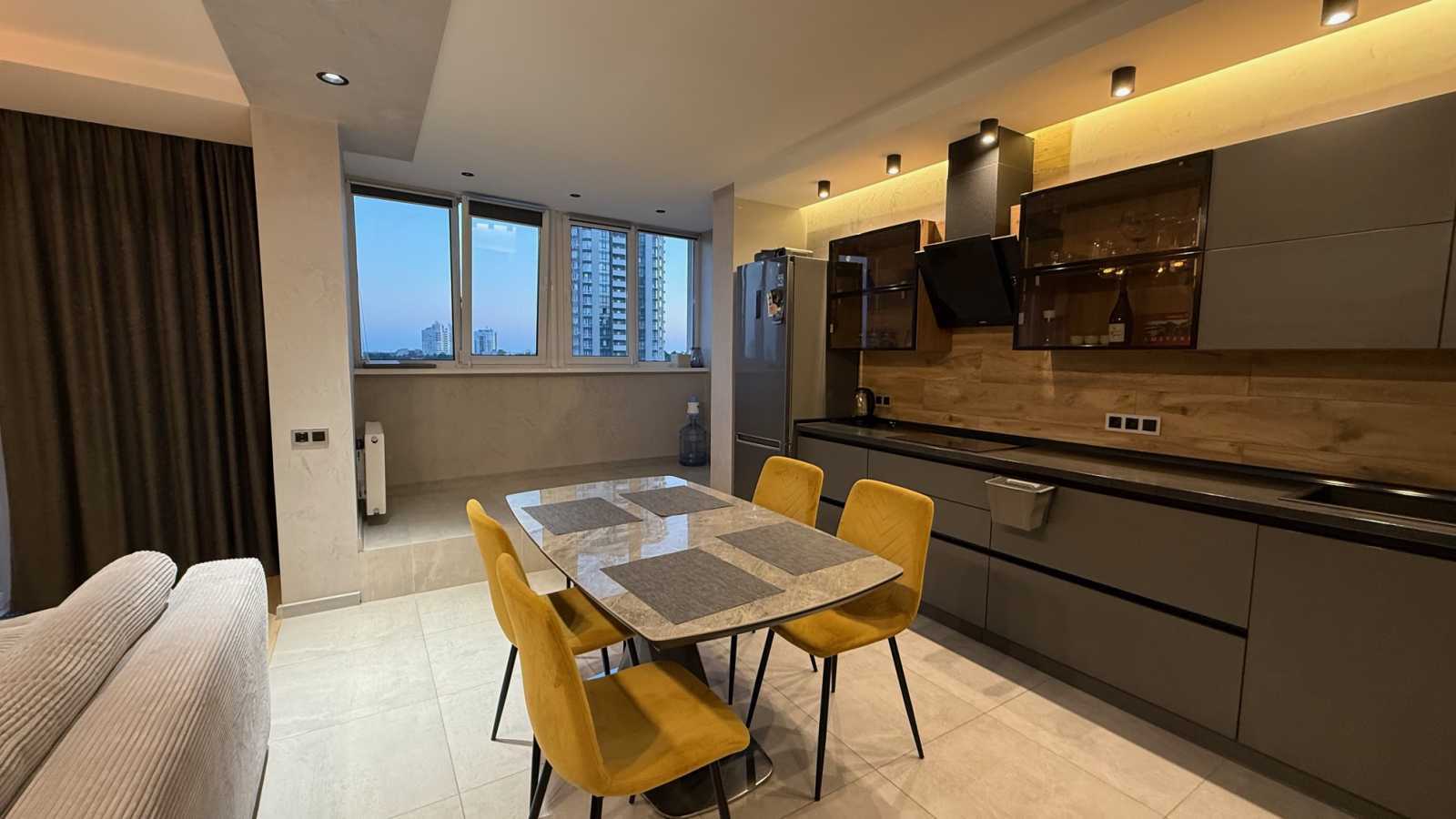 Оренда 3-кімнатної квартири 85 м², В'ячеслава Чорновола вул., 6