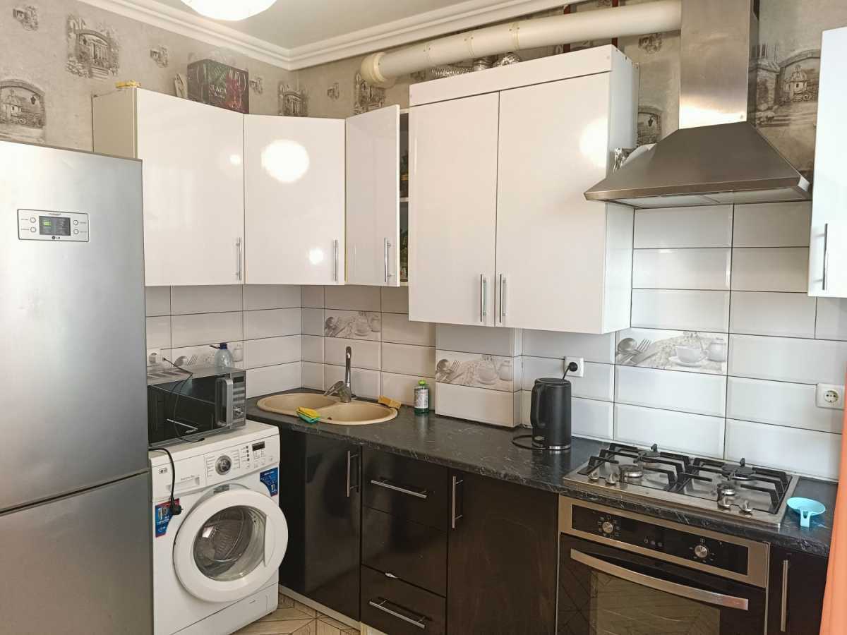 Продаж 1-кімнатної квартири 35 м², Вереснева вул., 22