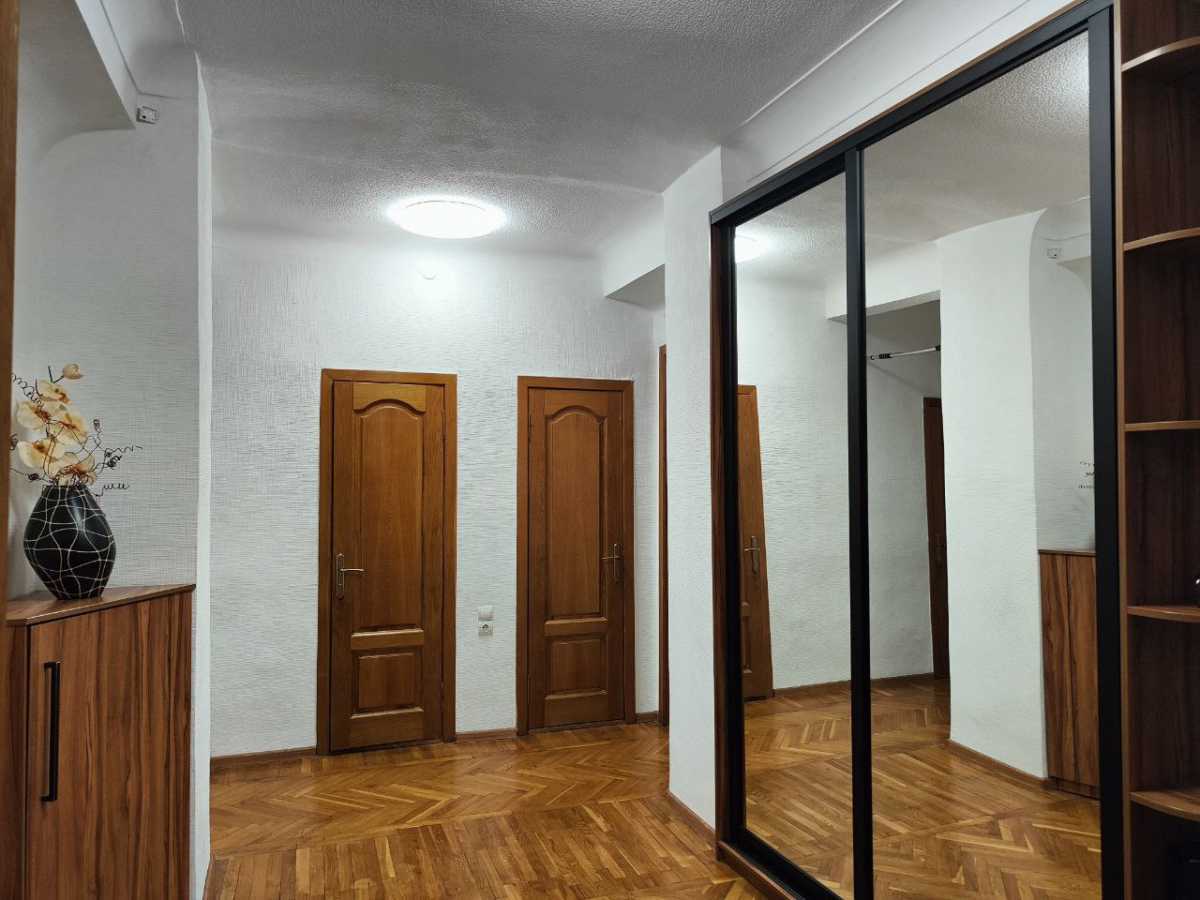 Аренда 4-комнатной квартиры 94 м², Дмитрия Яворницкого просп., 46