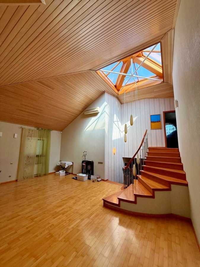 Продаж будинку 330 м², Днепростроевская вул.