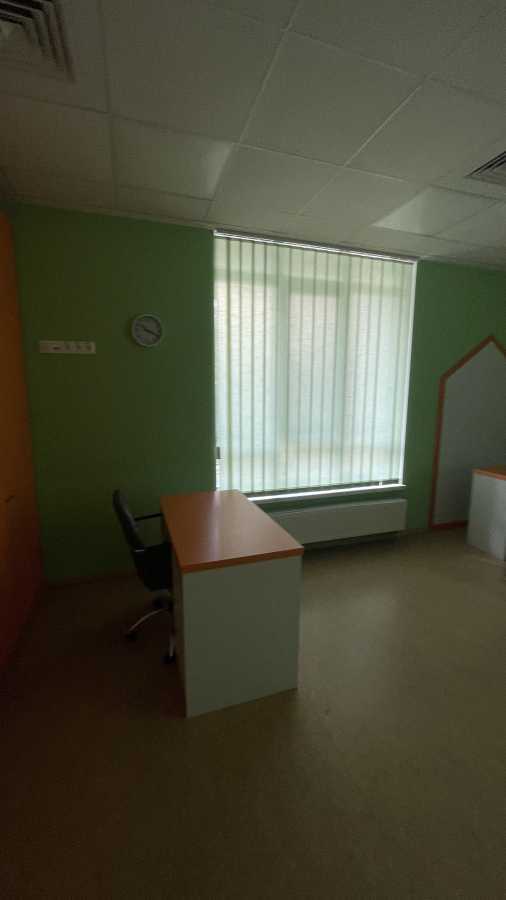Продаж офісу 334 м², Джона Маккейна вул., 7