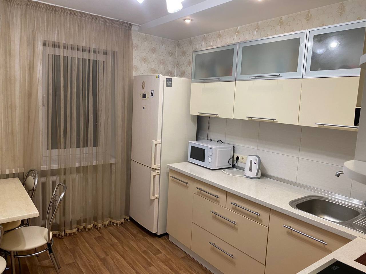 Оренда 3-кімнатної квартири 87 м², Срібнокільська вул., 20