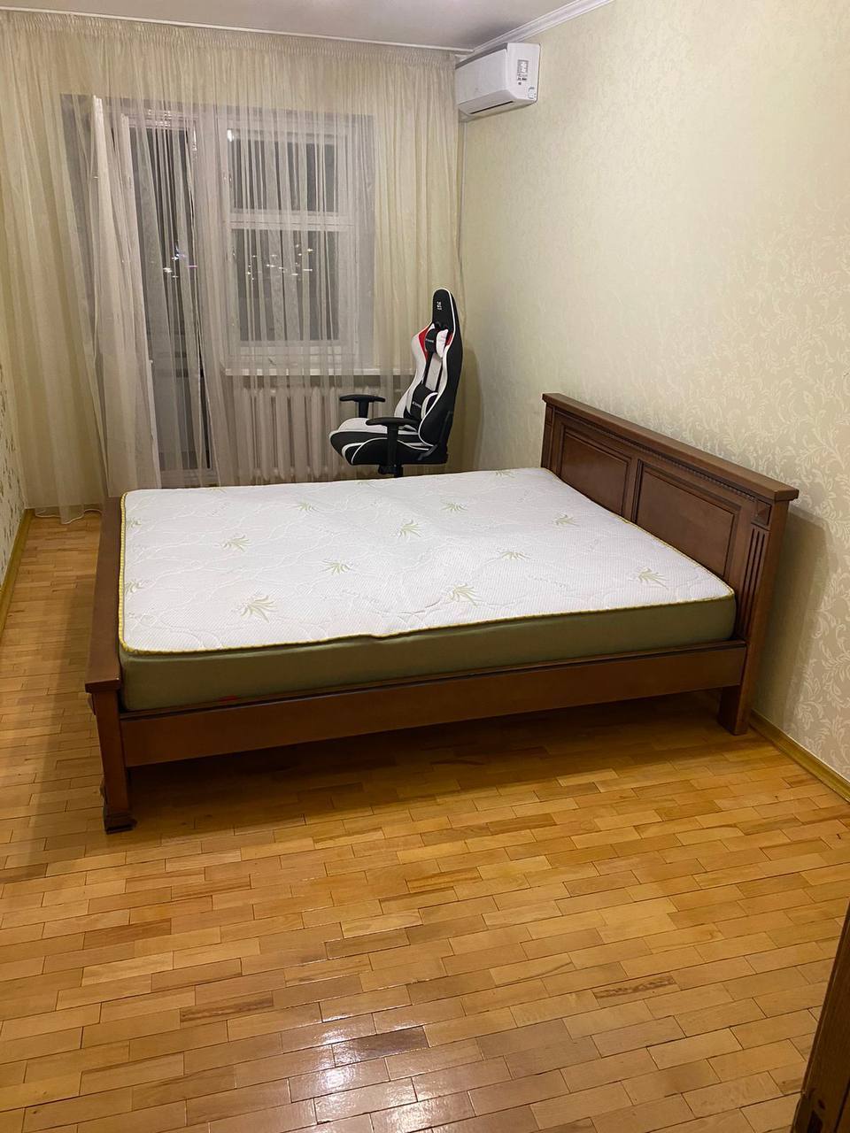 Оренда 3-кімнатної квартири 87 м², Срібнокільська вул., 20