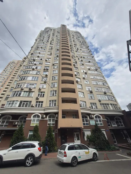 Продажа 2-комнатной квартиры 78.5 м², Драгоманова ул., 40З