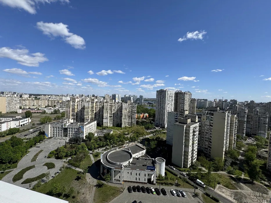 Продажа 2-комнатной квартиры 78.5 м², Драгоманова ул., 40З