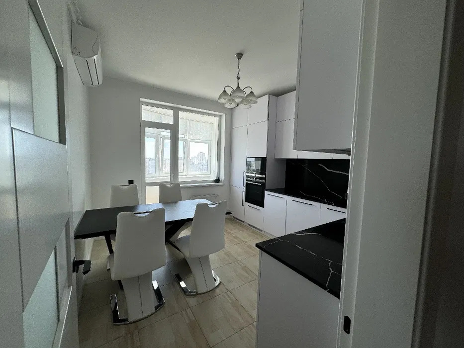 Продажа 2-комнатной квартиры 78.5 м², Драгоманова ул., 40З