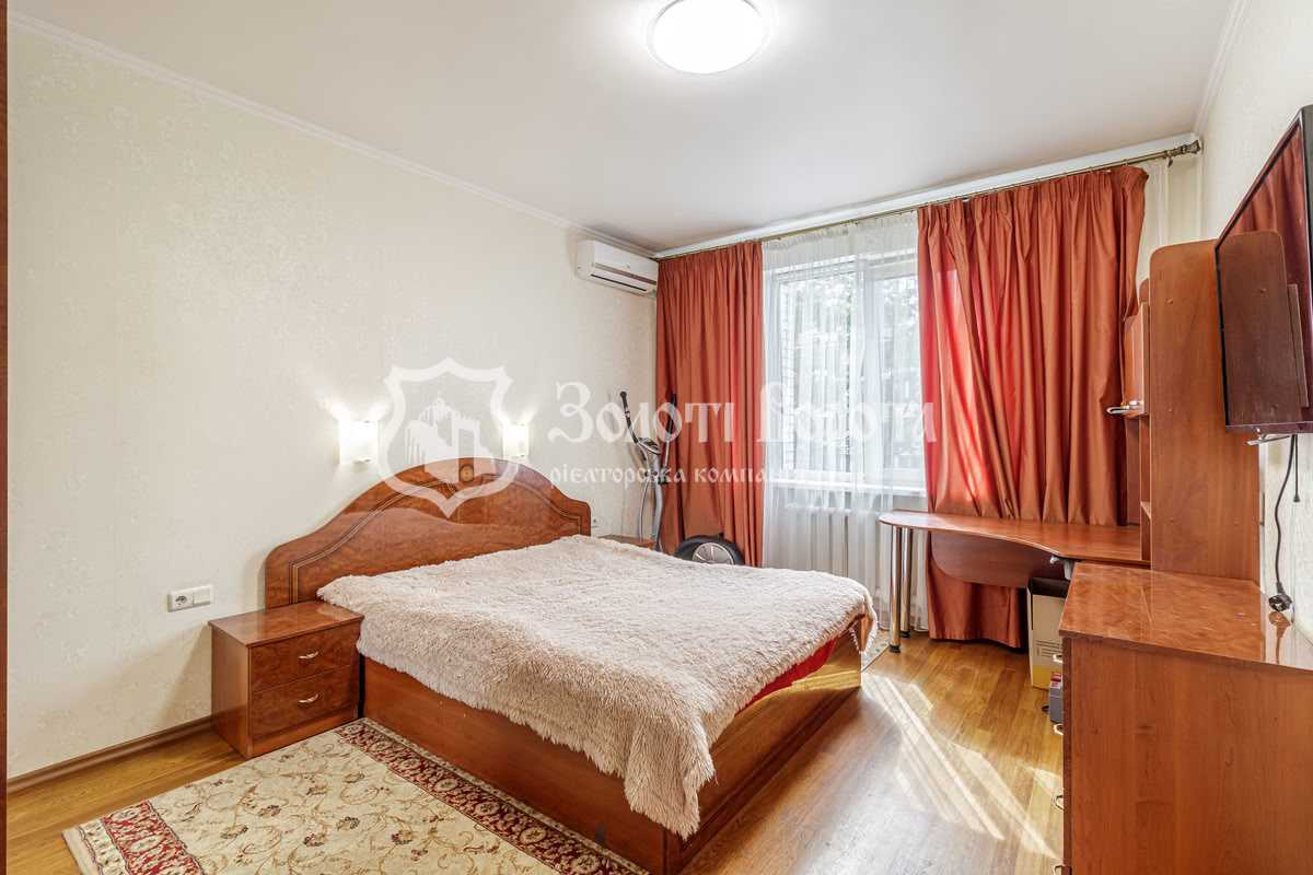 Продаж 3-кімнатної квартири 90 м², Перемоги просп., 125