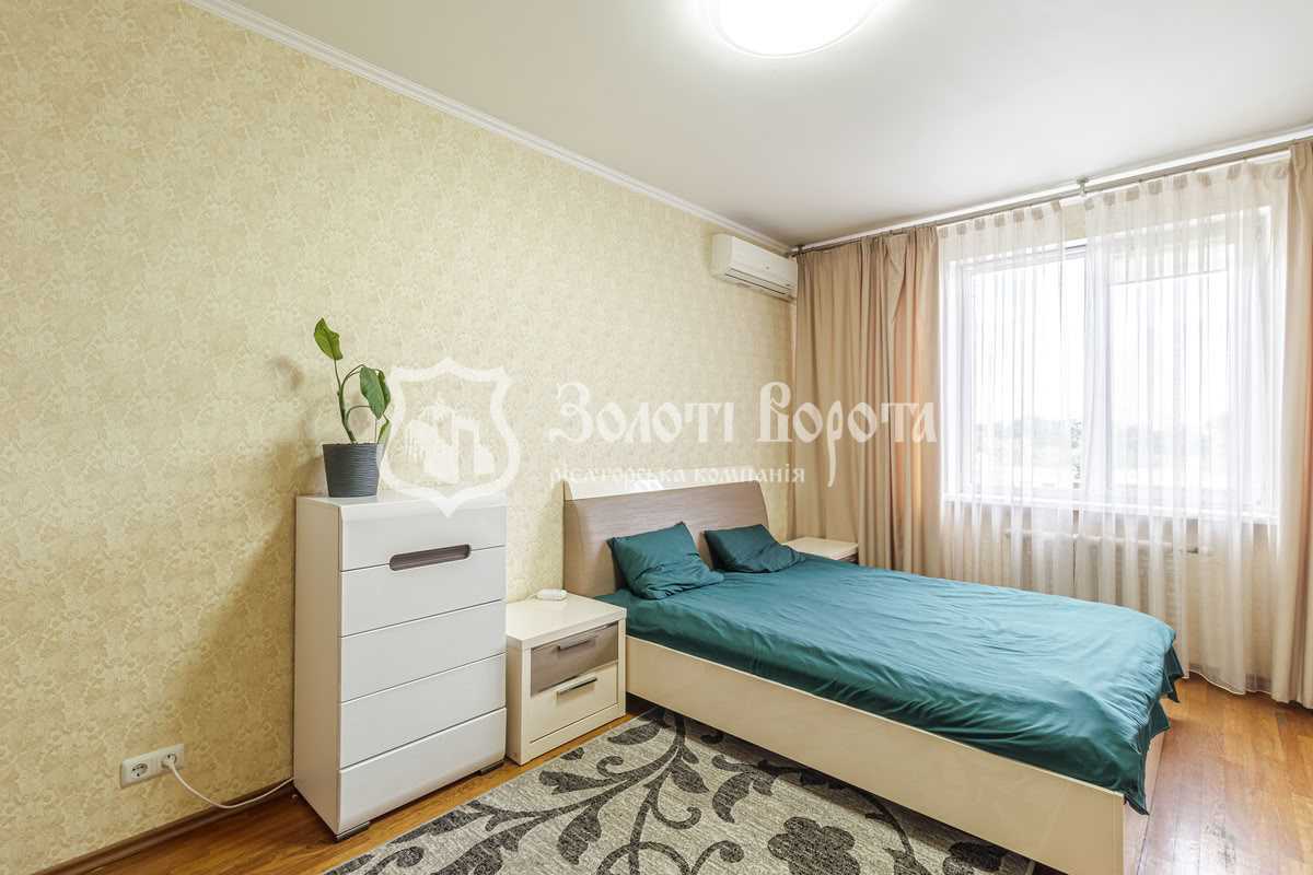 Продаж 3-кімнатної квартири 90 м², Перемоги просп., 125