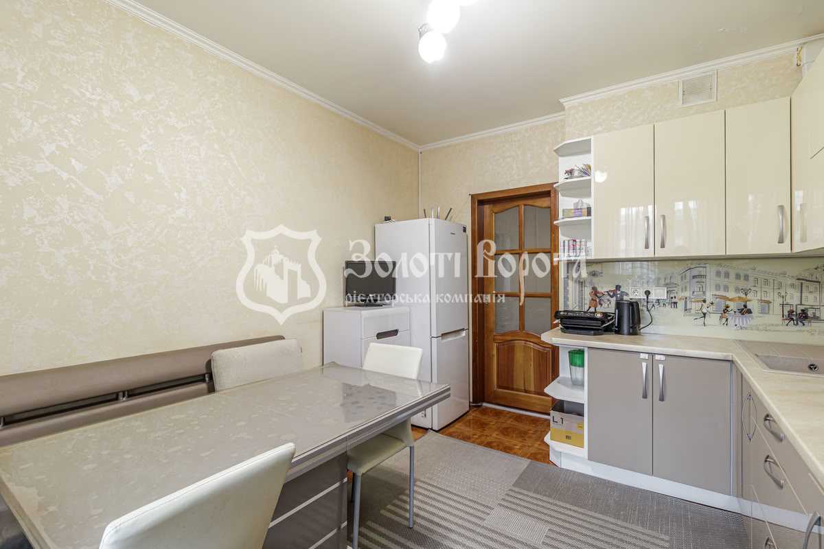 Продаж 3-кімнатної квартири 90 м², Перемоги просп., 125