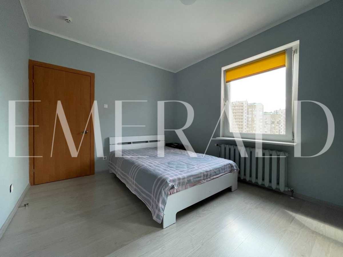 Продаж 2-кімнатної квартири 73.4 м², Урлівська вул., 30
