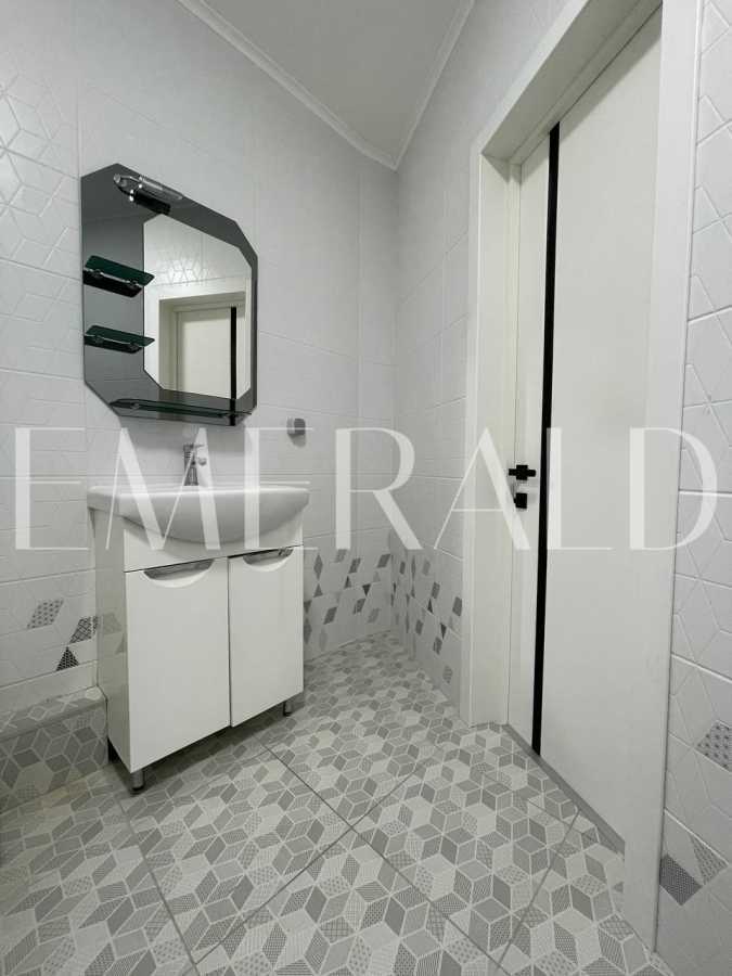 Продаж 2-кімнатної квартири 73.4 м², Урлівська вул., 30