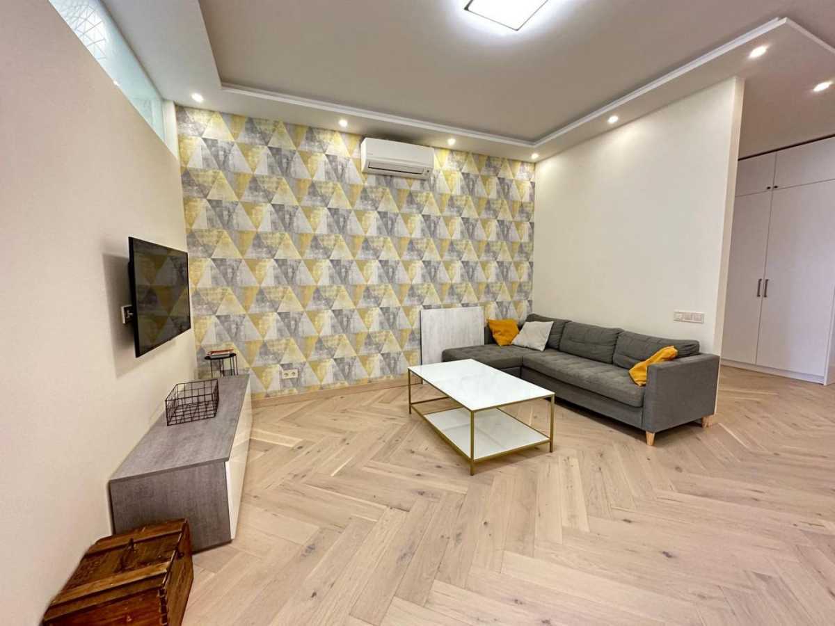Оренда 3-кімнатної квартири 77 м², Лабораторний пров., 7