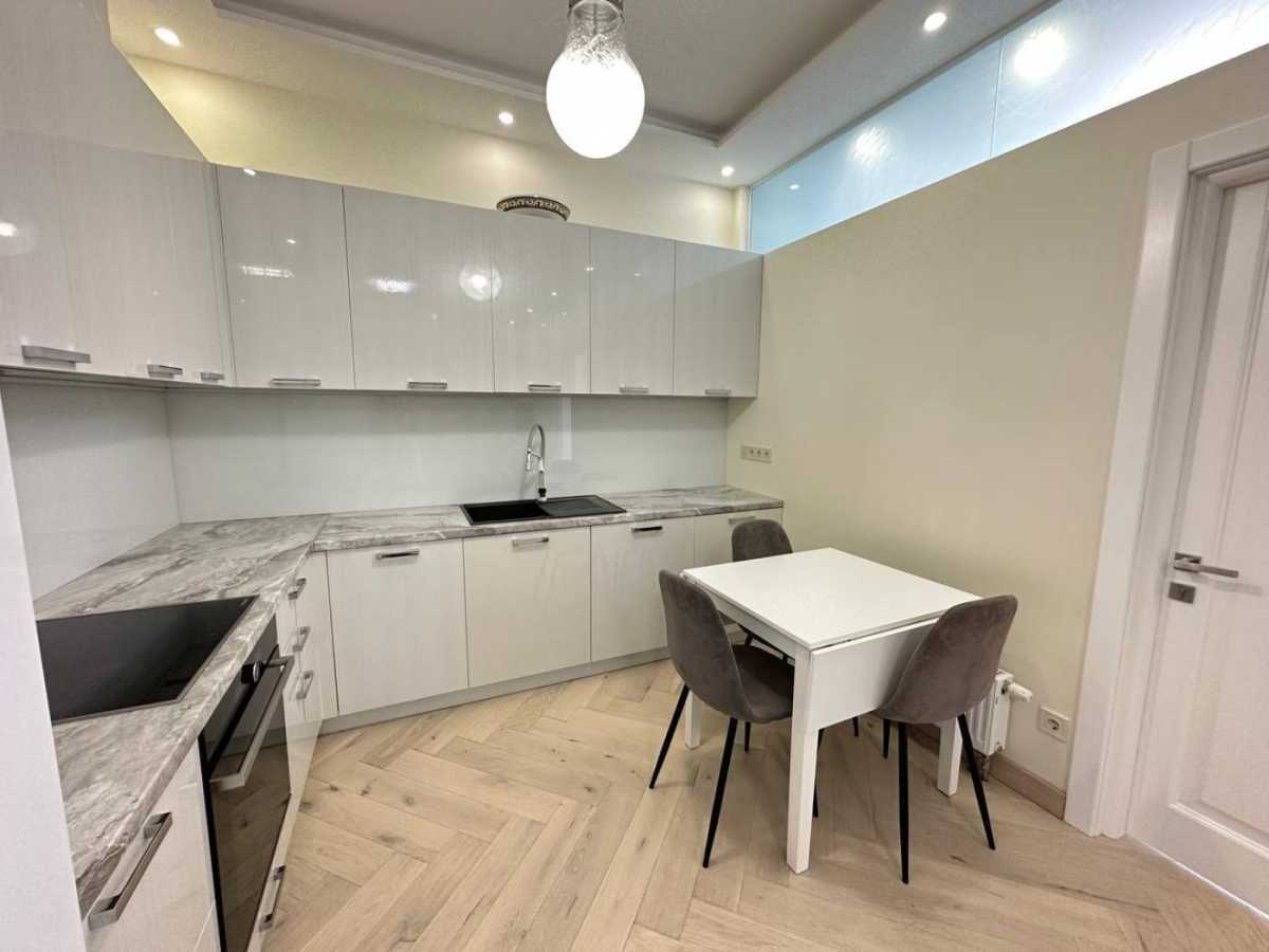 Оренда 3-кімнатної квартири 77 м², Лабораторний пров., 7
