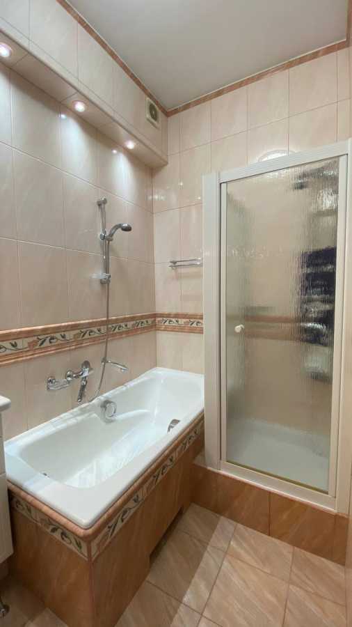 Аренда 3-комнатной квартиры 93 м², Заньковецкой ул., 8