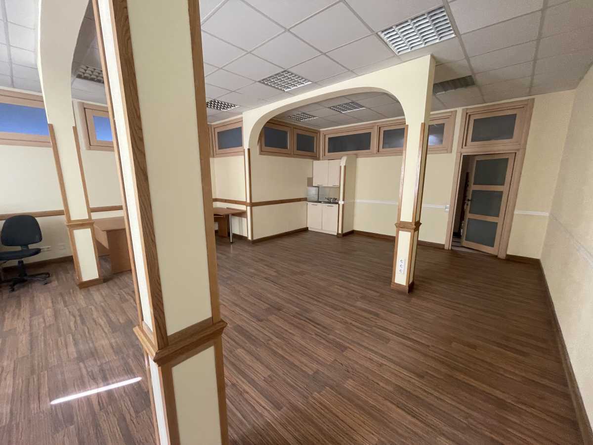 Продаж офісу 1780 м², Саксаганського вул., 67Б