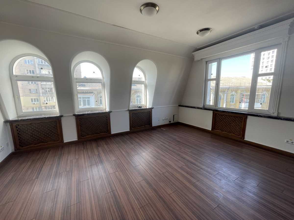 Продаж офісу 1780 м², Саксаганського вул., 67Б