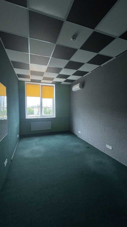 Оренда офісу 240 м², Маршала Рибалка вул., 11