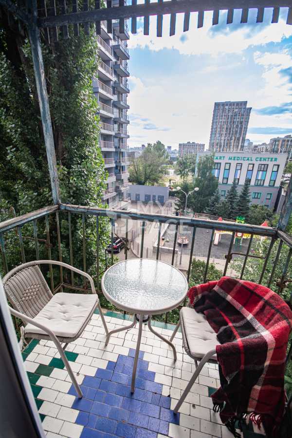 Продажа 2-комнатной квартиры 47 м², Джона Маккейна ул., 9