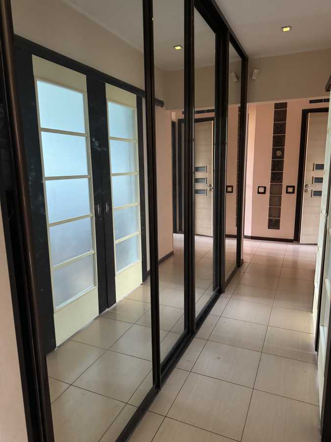 Оренда 3-кімнатної квартири 70 м², Свободи просп., 5