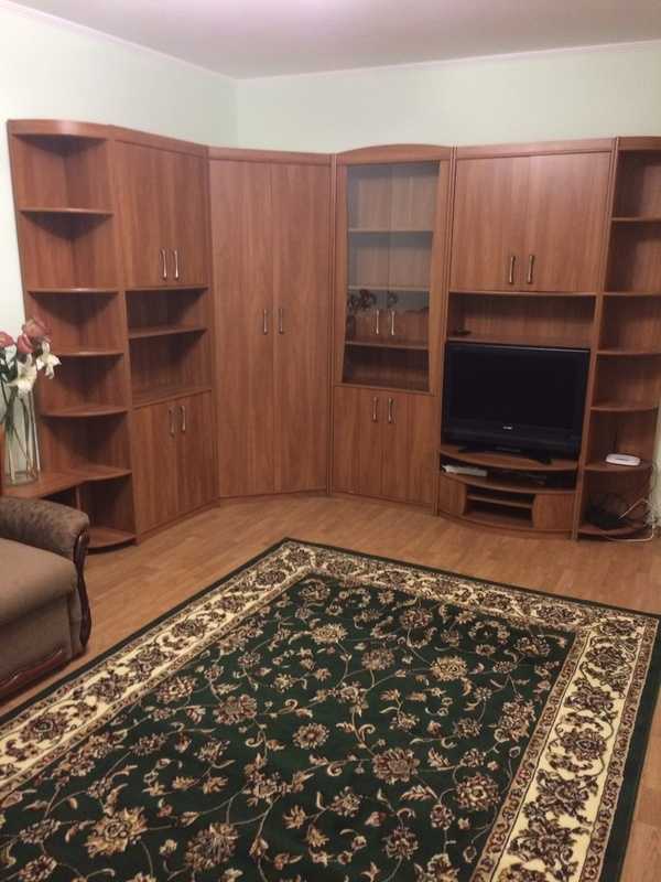 Оренда 3-кімнатної квартири 71 м², Правди просп., 10