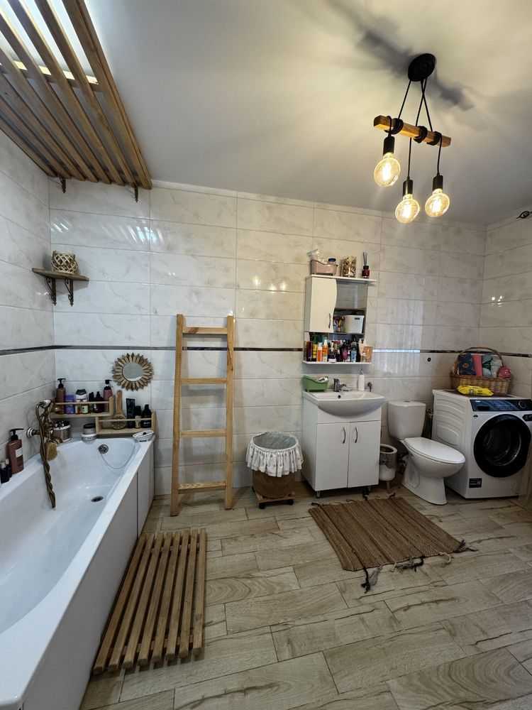 Продаж будинку 225 м², Київська вул.
