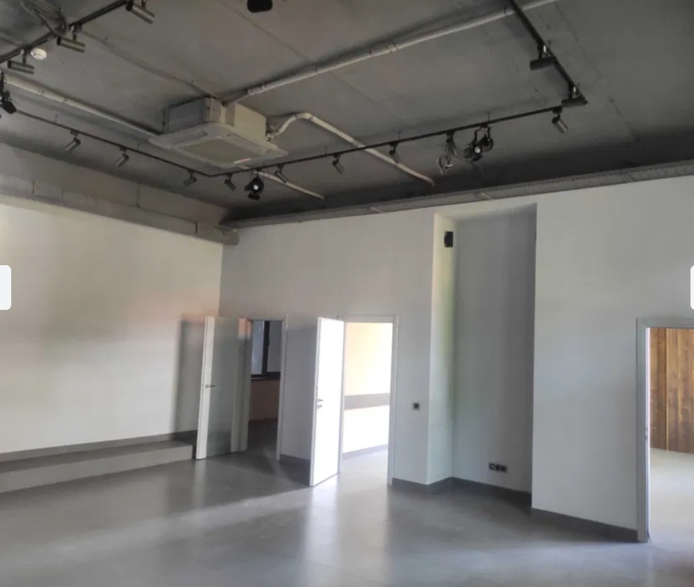Оренда приміщення вільного призначення 585 м², Літературна вул.